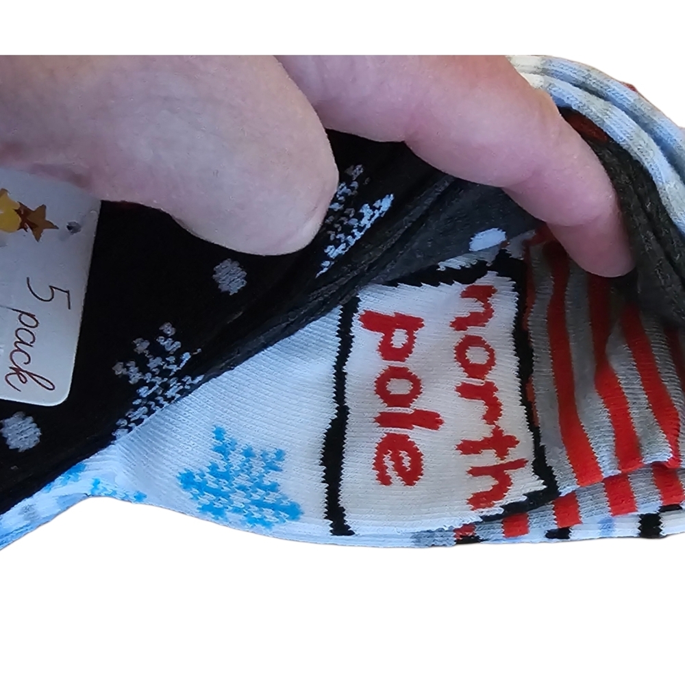 Black and Red Snowflake Crew Socks - 5 Pack - Picture 3 of 5